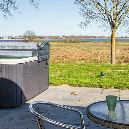 Casa vacanze Retreat With Outdoor Whirlpool *
